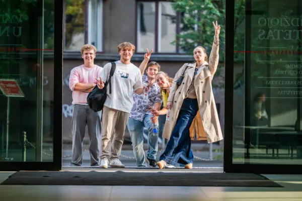 Hacking Creativity: Theatre, AI and Human Imagination